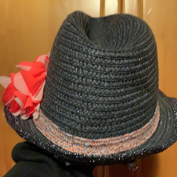 Girls hat size 4/6X made by OshKosh B’Gosh - Picture 5 of 6